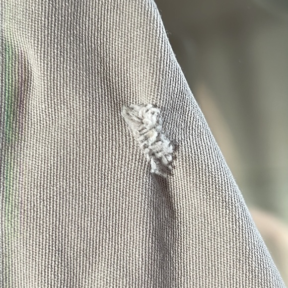 Vineyard Vines 32” Breaker Shorts 9” Inseam - Picture 4 of 5